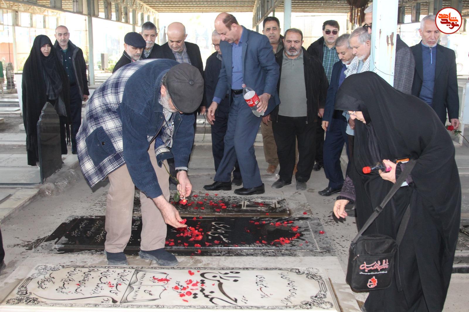 گزارش تصویری/ آیین غباررویی و عطرافشانی گلزار شهدای غریب در اسارت اهواز