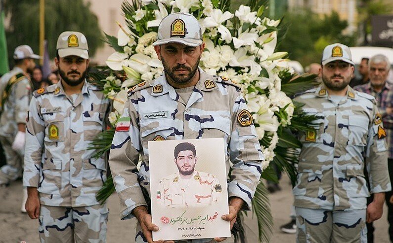 خداحافظی باشکوه با مدافعان امنیت خداحافظی باشکوه با مدافعان امنیت