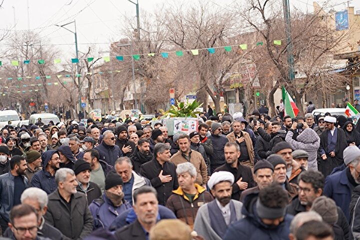 گزارش تصویری | تشییع پیکر شهید «حاجی‌پورکلیشمی» در قزوین