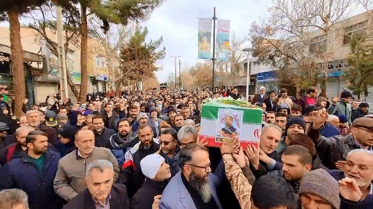 کلیپ/ مراسم تشییع شهید «حسین حمامیان» کلیپ/ مراسم تشییع شهید «حسین حمامیان»