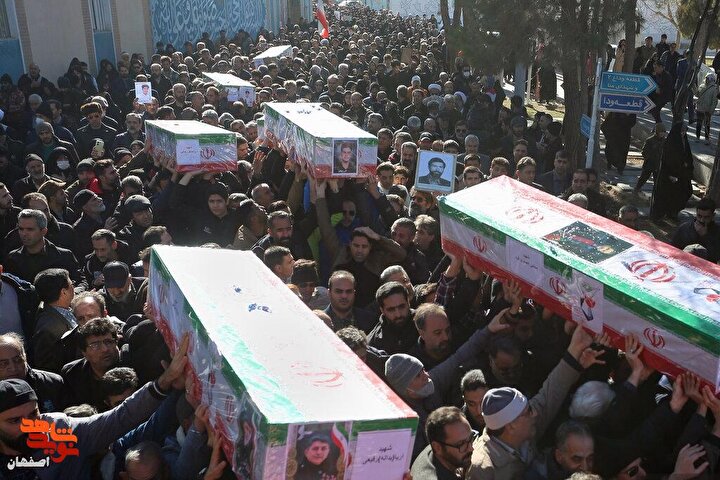 پیکر شهدای عملیات تروریستی در اصفهان تشییع شدند