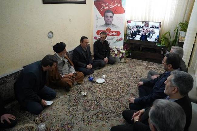 همه مردم و مسئولان نظام مدیون شهدا هستند همه مردم و مسئولان نظام مدیون شهدا هستند