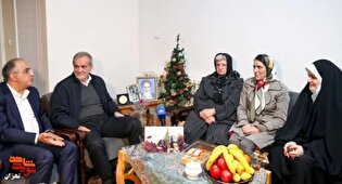 همراهی عباسعلی رضایی با رئیس‌جمهور در دیدار خانواده شهید مسیحی
