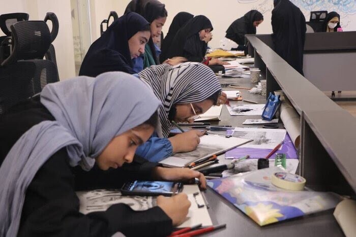 رونمایی بیش از ۲۰۰ آثار هنری نوجوانان در نقش طوفان همزمان با سالگرد شهادت سردار سلیمانی رونمایی بیش از ۲۰۰ آثار هنری نوجوانان در نقش طوفان همزمان با سالگرد شهادت سردار سلیمانی