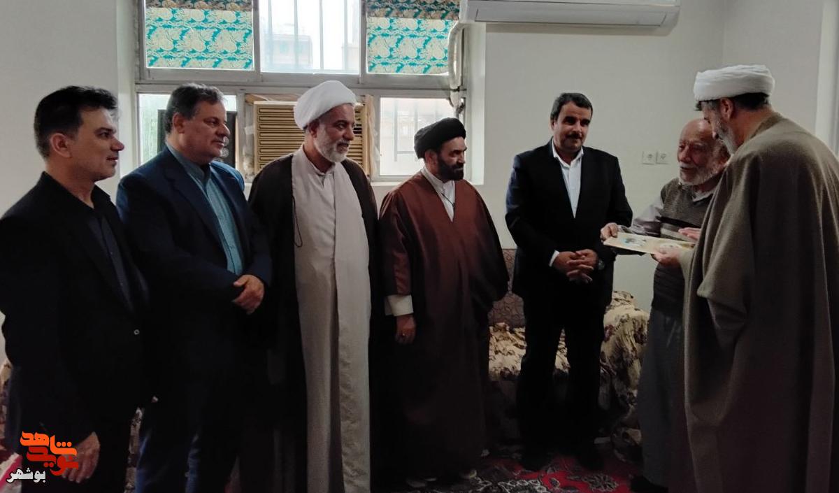 دیدارمشاور عالی نماینده ولی فقیه در بنیاد شهید به همراه مدیر بنیاد شهید بوشهر با والدین شهدا