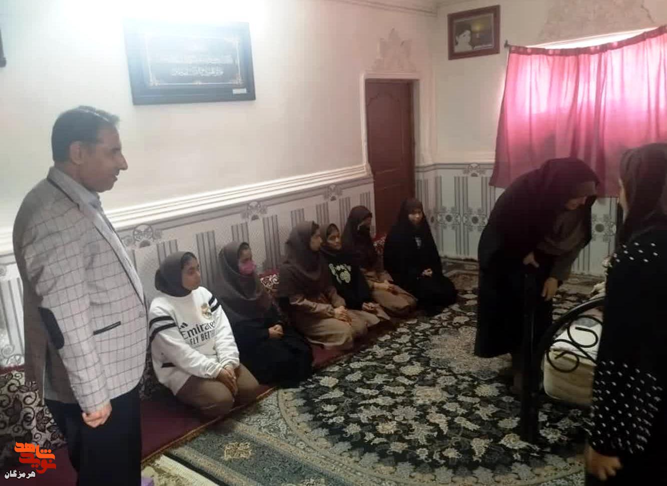 دیدار و سرکشی از مادر شهید جاویدلااثر «عبدالرضا مینکی»