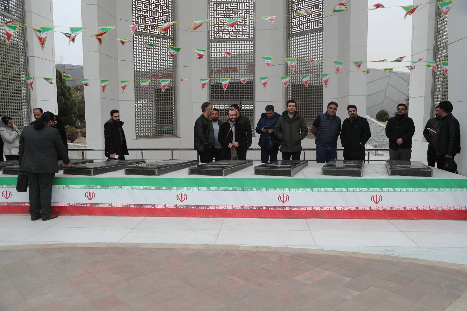 بازدید عوامل مجموعه «خبر فوری» از موزه ملی انقلاب اسلامی و دفاع مقدس