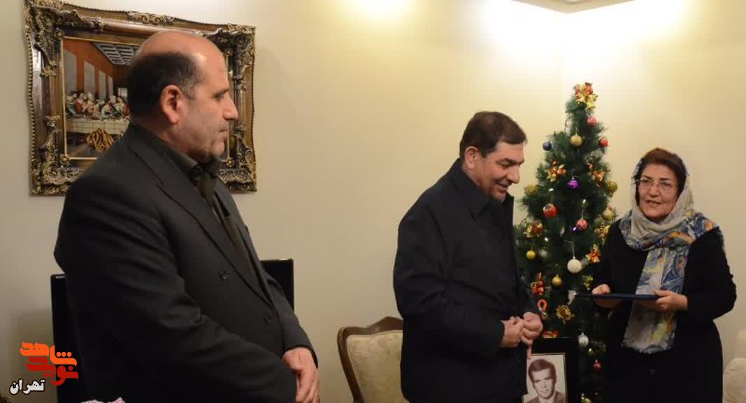 دیدار مدیر کل بنیاد شهید تهران بزرگ با خانواده شهید «انوشاوان عیوضیان»