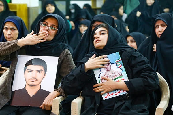 غنچه‌ای که در راه حسین شکوفا شد/ جای خالی شهدایمان پُر نمی‌شود