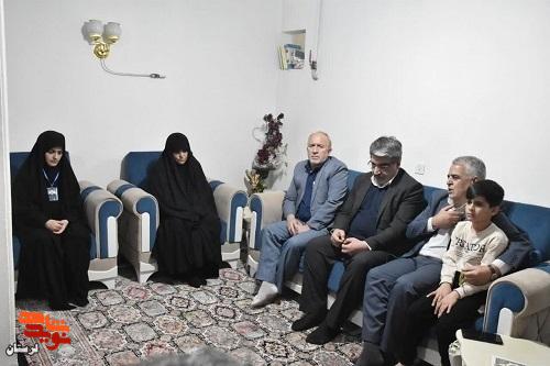 دیدار مدیرکل امور هنری با خانواده شهدای اغتشاشات تروریستی خرم آباد