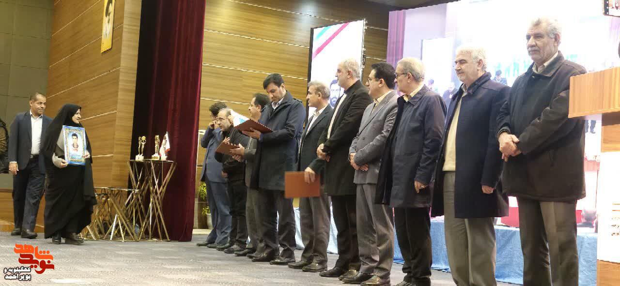 گزارش تصویری /اختتامیه نخستین جشنواره ملی داستان ایثار شهدای غریب