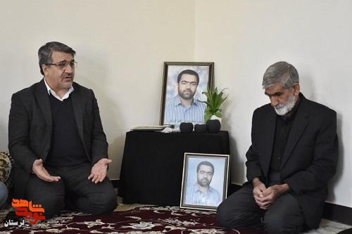 دیدار مدیرکل امور هنری بنیاد شهید با خانواده شهدای اغتشاشات تروریستی اخیر در بروجرد