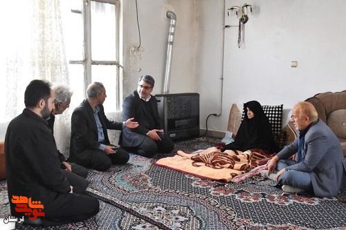 دیدار مدیرکل امور هنری بنیاد شهید با خانواده شهدای اغتشاشات تروریستی اخیر در بروجرد