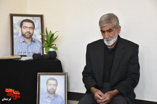 دیدار مدیرکل امور هنری بنیاد شهید با خانواده شهدای اغتشاشات تروریستی اخیر در بروجرد