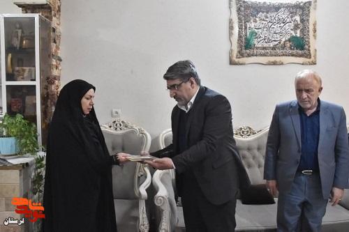 دیدار مدیرکل امور هنری بنیاد شهید با خانواده شهدای اغتشاشات تروریستی اخیر در بروجرد