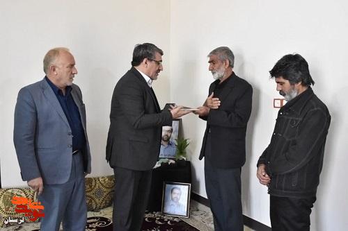 دیدار مدیرکل امور هنری بنیاد شهید با خانواده شهدای اغتشاشات تروریستی اخیر در بروجرد