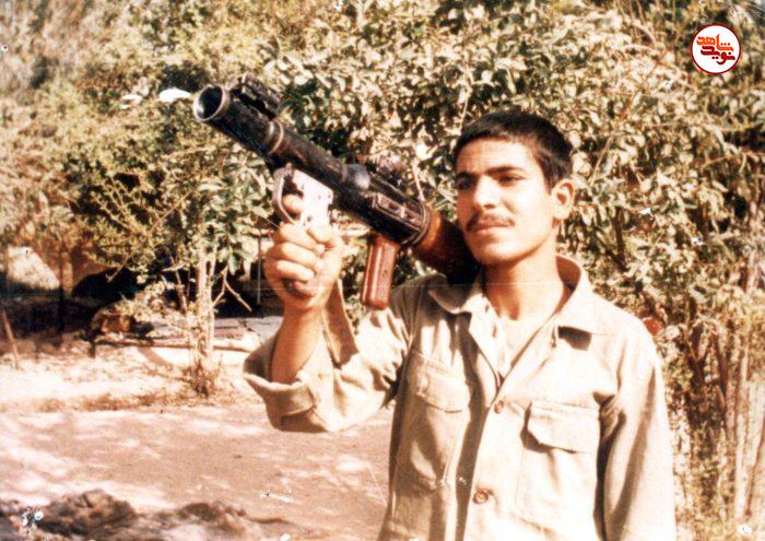 تصاویر به جا مانده از شهید «علیرضا حاتمی نسب» تصاویر به جا مانده از شهید «علیرضا حاتمی نسب»