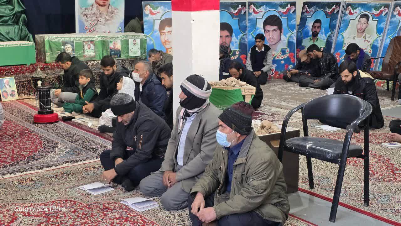 برگزاری مراسم دعای ندبه به یاد شهدای غریب اسارت در گلزار شهدای زابل