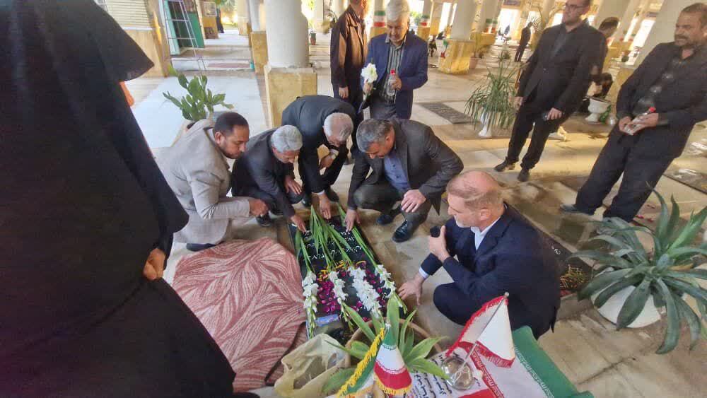 مزار شهید غریب اسارت «محمد مسیح گل» در برازجان گلباران شد