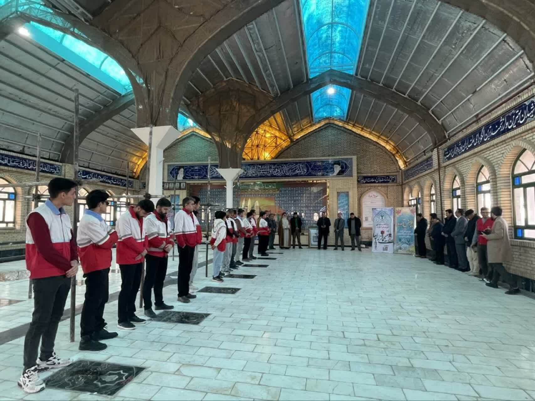 مزار شهدای غریب اسفراین هم‌زمان با رویداد «عطر و آفتاب» گلباران شد