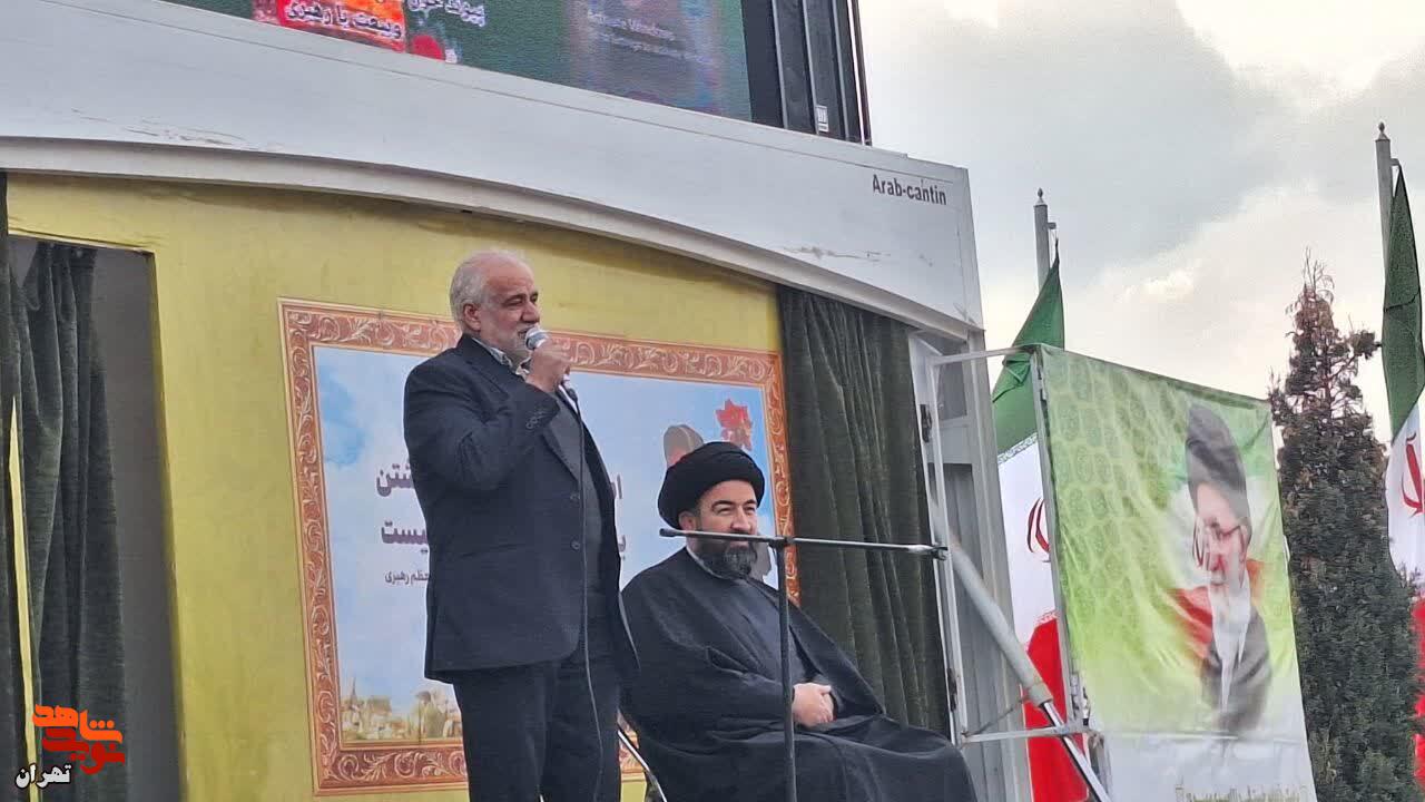 تجدید بیعت با رهبری در دهمین سالگرد شهادت مدافعان حریم اهل‌بیت(ع) در خان‌طومان