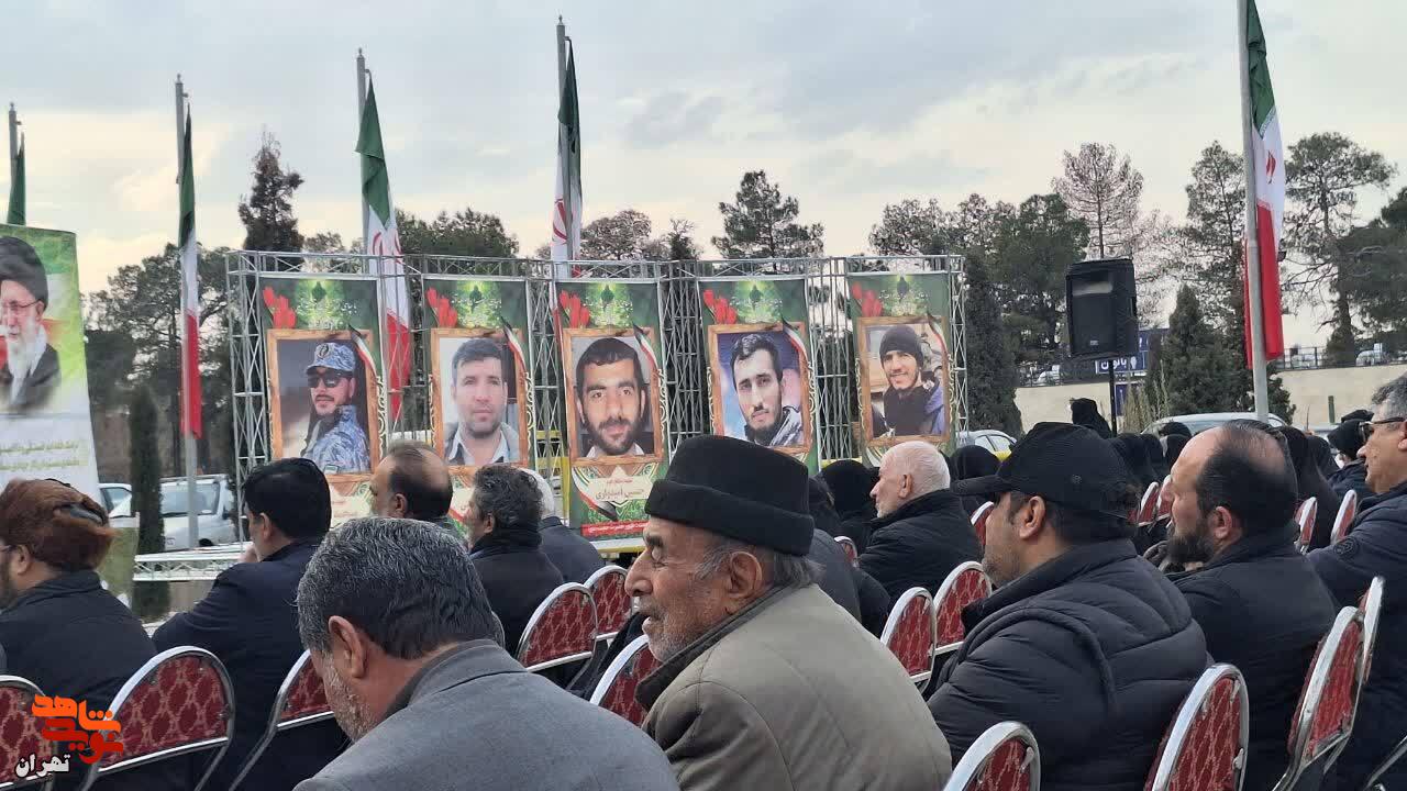 تجدید بیعت با رهبری در دهمین سالگرد شهادت مدافعان حریم اهل‌بیت(ع) در خان‌طومان