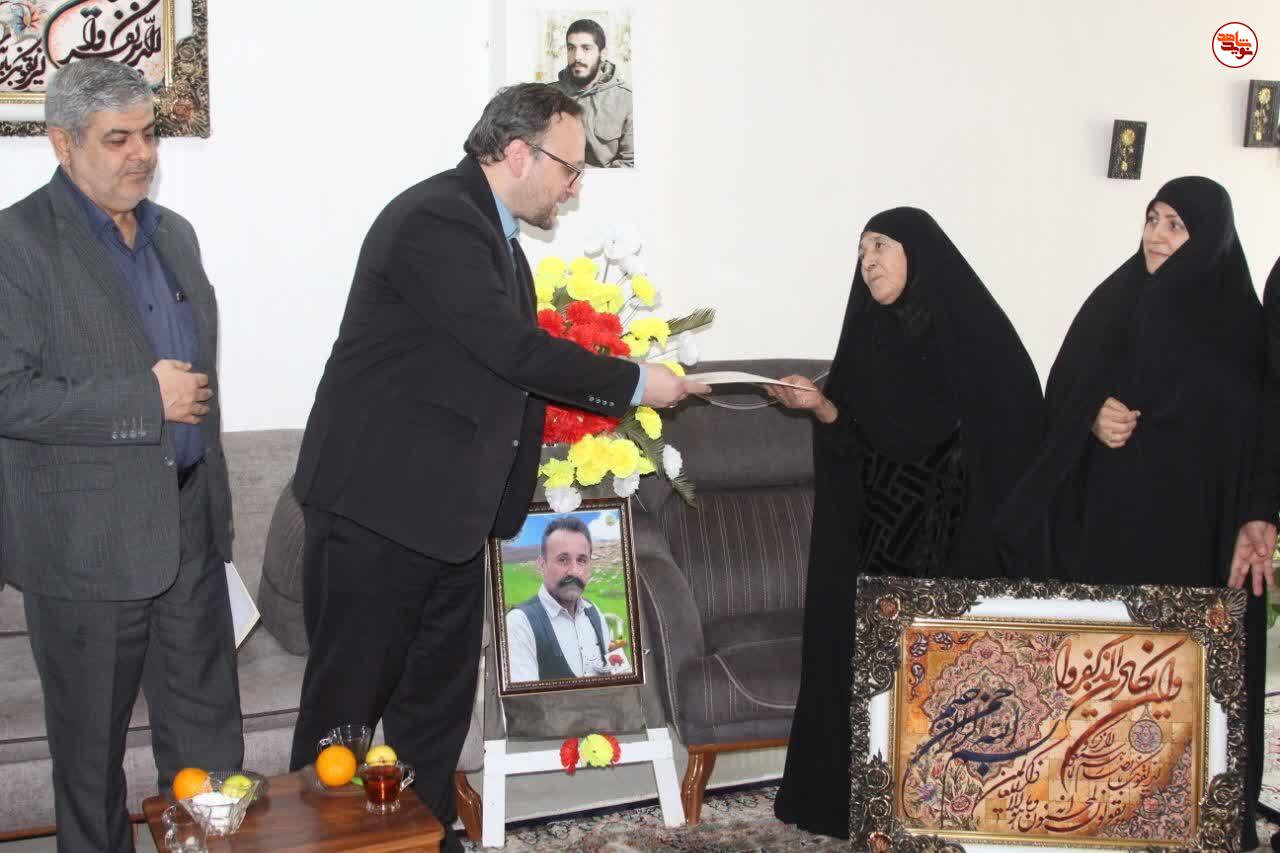 گزارش تصویری/ دیدار مدیر کل فرهنگی و تبلیغات بنیاد شهید با خانواده شهدای جنایات اخیر در خوزستان