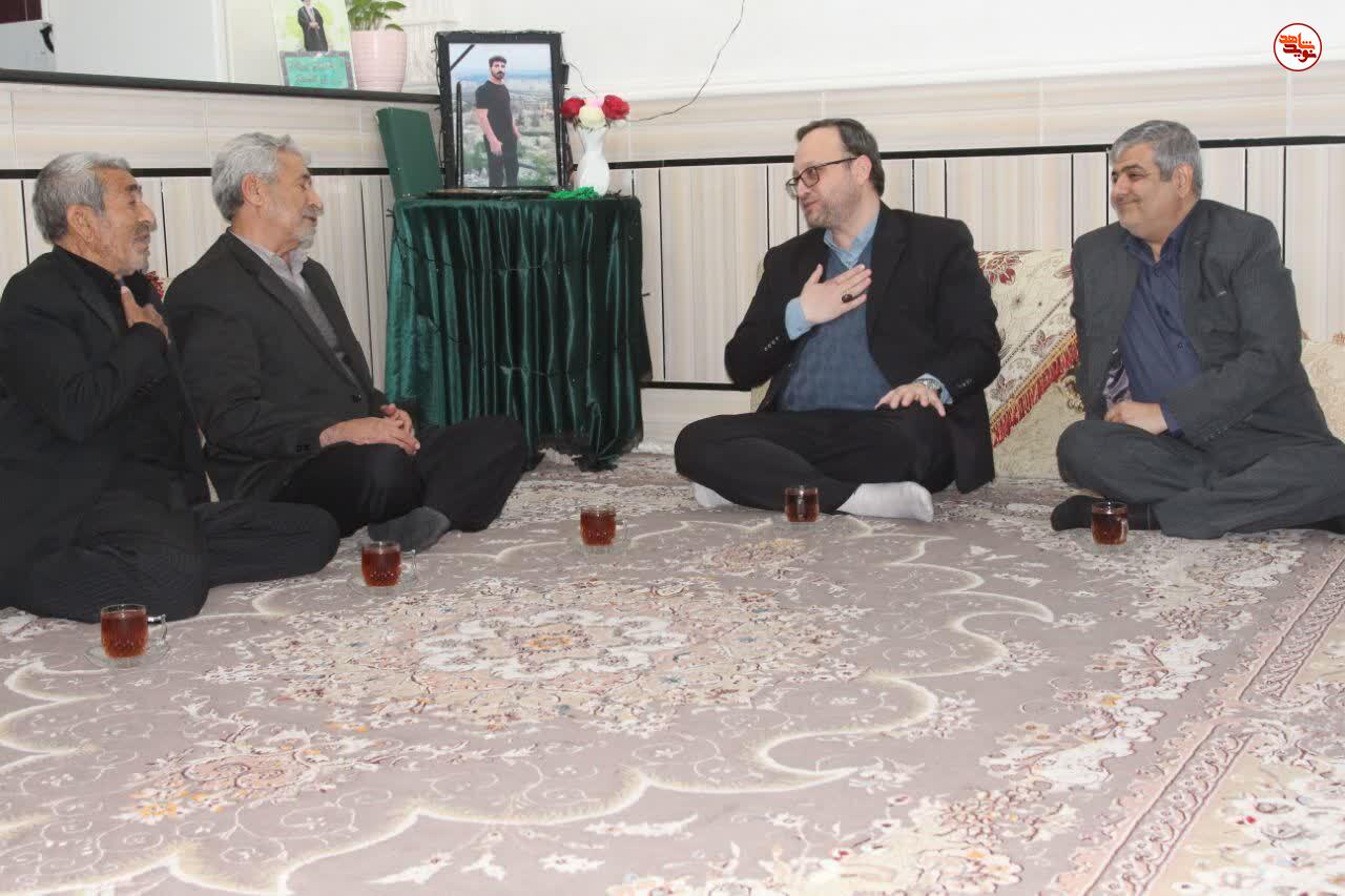 گزارش تصویری/ دیدار مدیر کل فرهنگی و تبلیغات بنیاد شهید با خانواده شهدای جنایات اخیر در خوزستان