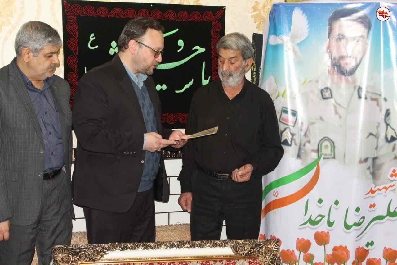 گزارش تصویری/ دیدار مدیر کل فرهنگی و تبلیغات بنیاد شهید با خانواده شهدای جنایات اخیر در خوزستان