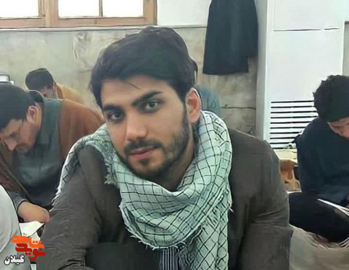 شهید بابک نوری هریس؛ رزمندهای چندزبانه با پایبندی مثالزدنی به نماز اول وقت شهید بابک نوری هریس؛ رزمندهای چندزبانه با پایبندی مثالزدنی به نماز اول وقت