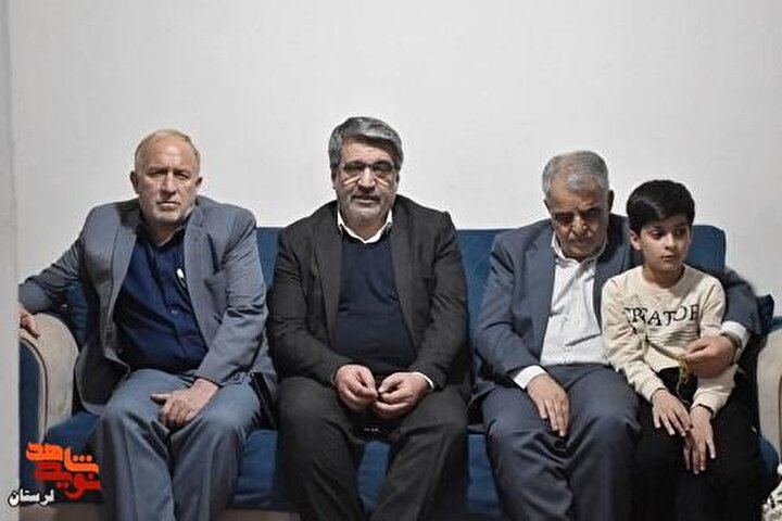 دیدار مدیرکل امور هنری با خانواده شهدای اغتشاشات تروریستی خرم آباد