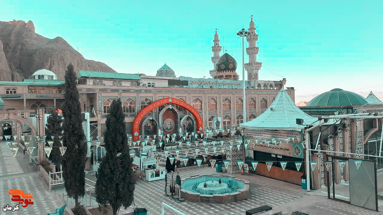 گلزار شهدای کرمان به مناسبت دهه فجر انقلاب اسلامی آذین‌بندی شد