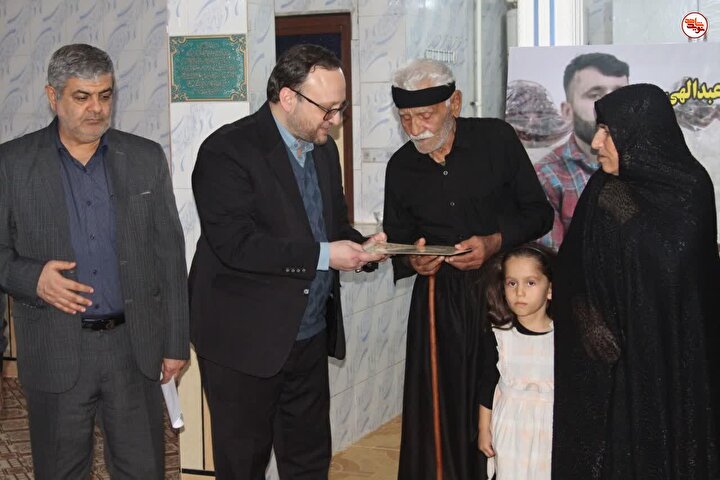 گزارش تصویری/ دیدار مدیر اداره کل امور فرهنگی و تبلیغات بنیاد شهید با خانواده شهدای جنایات اخیر در خوزستان