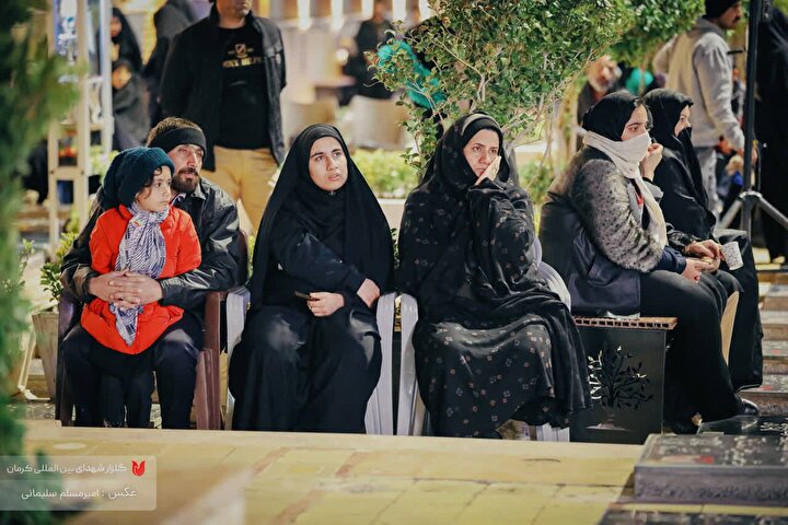 گزارش تصویری/ مراسم «یک و بیست» «به وقت شهادت سردار سلیمانی» در گلزار شهدای کرمان