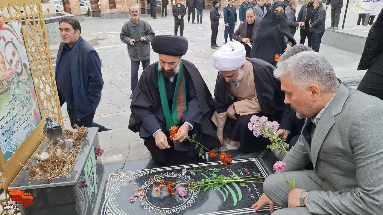آیین غبارروبی و گلباران مزار شهدای اردبیل+ عکس