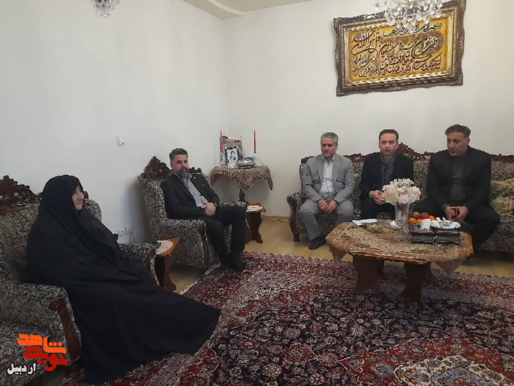 دیدار مدیرعامل شهرک‌های صنعتی استان با خانواده‌های معظم شهدا و ایثارگران در اردبیل