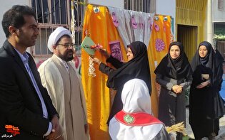 نواخته شدن زنگ انقلاب در مدرسه دخترانه شاهد شهرستان میناب