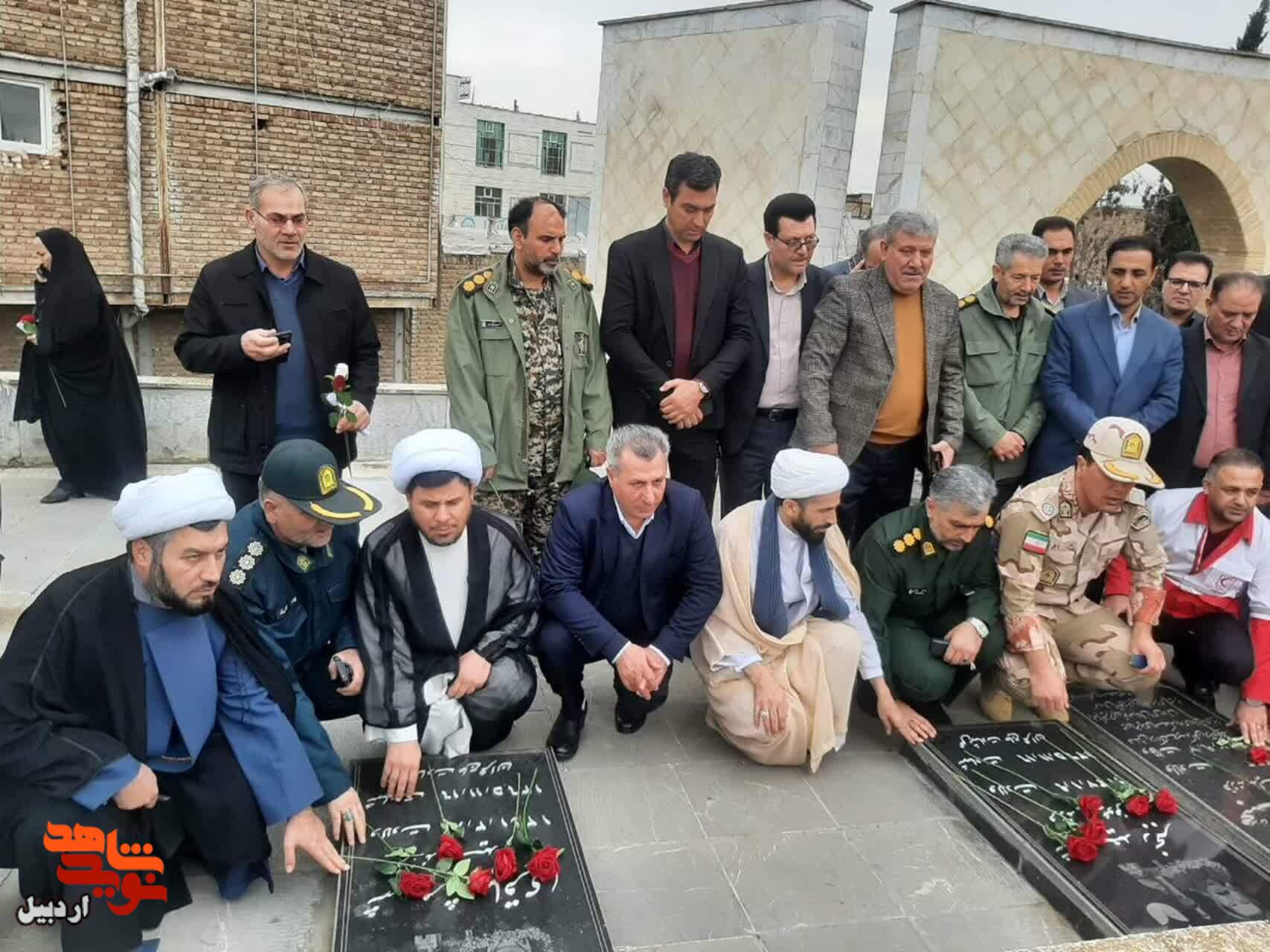 گلباران و عطرافشانی گلزار شهدای بیلهسوار+ عکس گلباران و عطرافشانی گلزار شهدای بیلهسوار+ عکس