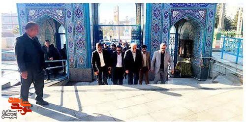 غبارروبی و تعویض پرچم گلزار شهدای زاهدان با حضور استاندار به مناسبت ۱۲ بهمن