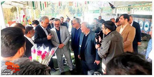 غبارروبی و تعویض پرچم گلزار شهدای زاهدان با حضور استاندار به مناسبت ۱۲ بهمن