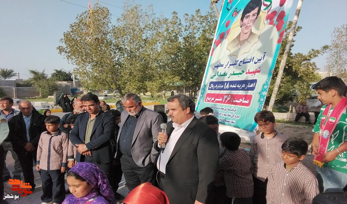 افتتاح گلزار شهید تک مزاری با حضور فرماندار دیر و مدیر کل بنیاد شهید بوشهر