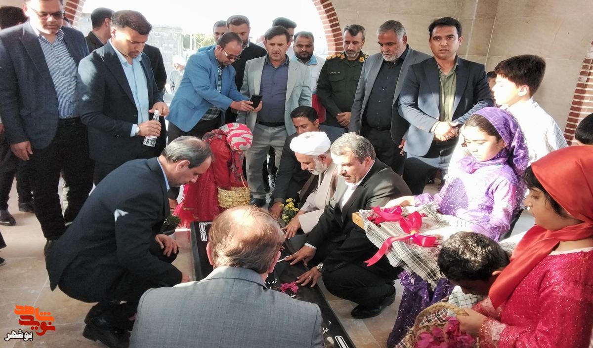 افتتاح گلزار شهید تک مزاری با حضور فرماندار دیر و مدیر کل بنیاد شهید بوشهر