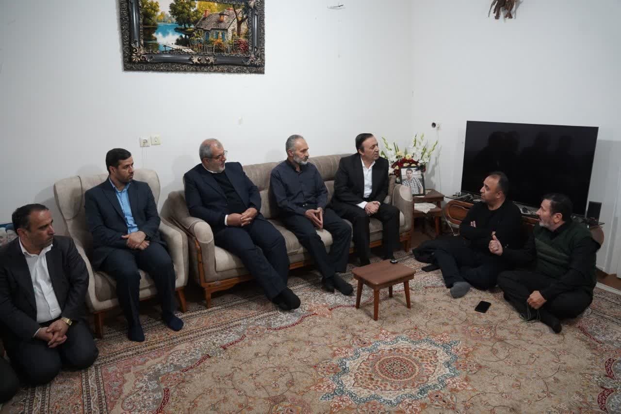 دیدار استاندار قزوین با خانواده شهید ابوالفضل سلیمانی دیدار استاندار قزوین با خانواده شهید ابوالفضل سلیمانی