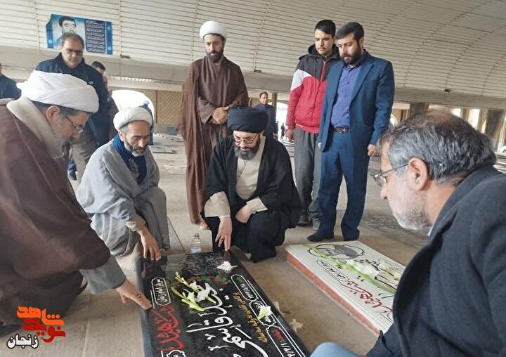 گلباران مزار شهدای حضرت فاطمه (س) زنجان به مناسبت دهه فجر