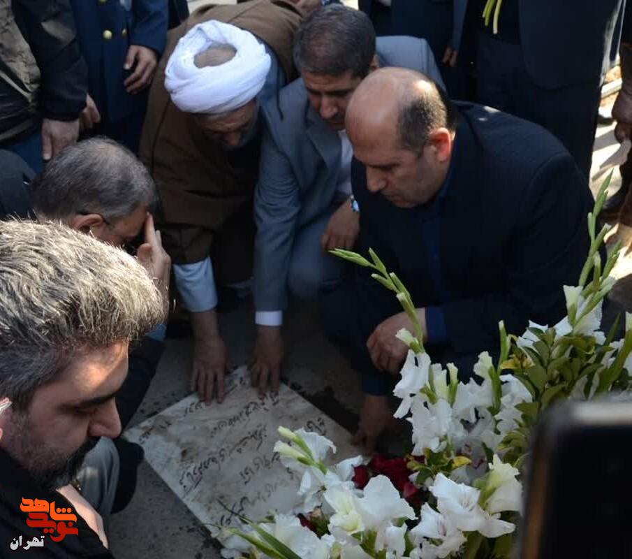 آیین ملی «مهمانی لاله‌ها» با گلباران و عطر افشانی مزار شهدا در بهشت زهرا(س) برگزار شد