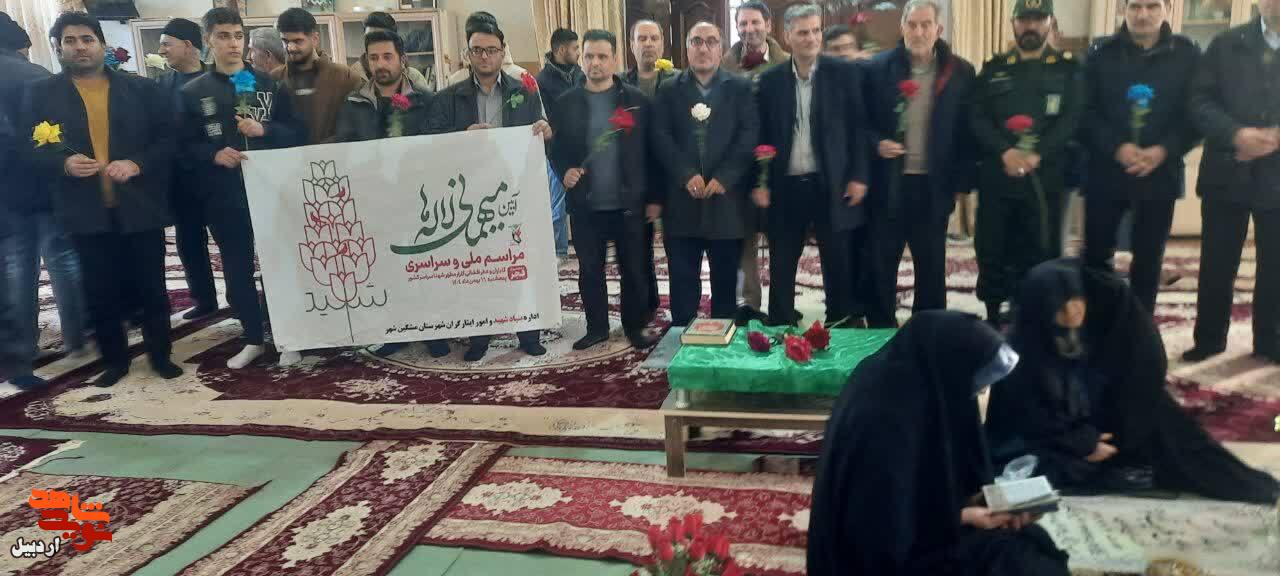 آیین «میهمانی لاله‌ها» و گلباران مزار مطهر شهدا در مشکین شهر+ عکس