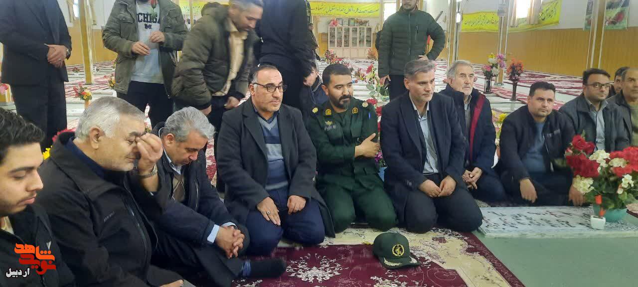 آیین «میهمانی لاله‌ها» و گلباران مزار مطهر شهدا در مشکین شهر+ عکس