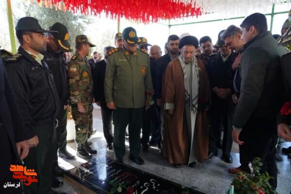 برگزاری آئین میهمانی لاله ها به مناسبت ایام الله دهه مبارک فجر در گلزار شهدای خرم آباد