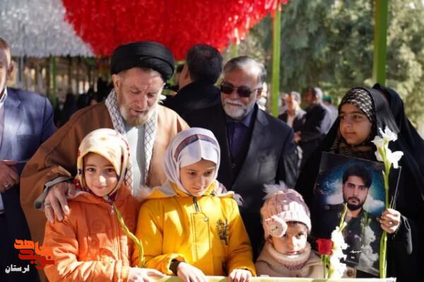 برگزاری آئین میهمانی لاله ها به مناسبت ایام الله دهه مبارک فجر در گلزار شهدای خرم آباد