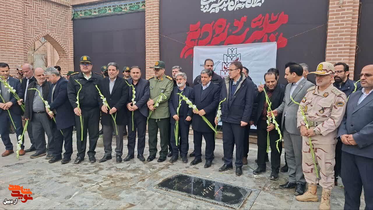 آیین «میهمانی لاله‌ها» با حضور استاندار اردبیل در گلزار شهدای وادی الرحمه شهرستان پارس آباد